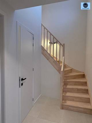 OPENHUISDAG OP AFSPRAAK ZATERDAG 31/01.RECENTE NIEUWBOUWWONING MET 3 KAMERS.Richtprijs 425.000 euro Deze woning gebouwd in 2022 is gelegen in een...