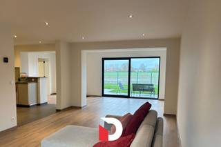 In het rustige en groene Veldegem vindt u deze recent gerenoveerde, ruime en lichtrijke woning met een prachtig open uitzicht. Hier geniet u elke...