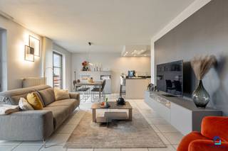 Dit instapklare duplexappartement, gelegen aan de Hasseltsesteenweg 61 in Kortessem, biedt een comfortabele woonbeleving op een centrale...