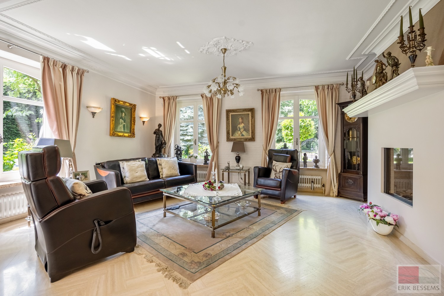 Ruime vrijstaande villa gebouwd in 1989, 365m² woonoppervlakte - photo 4