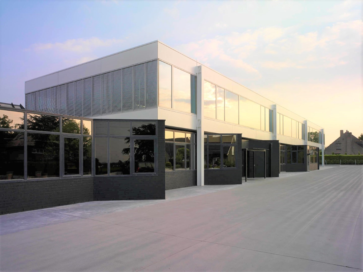 Perfect uitgerust kantoor (22 m²) met parking en alle faciliteiten inclusief, Torhout. - foto 4