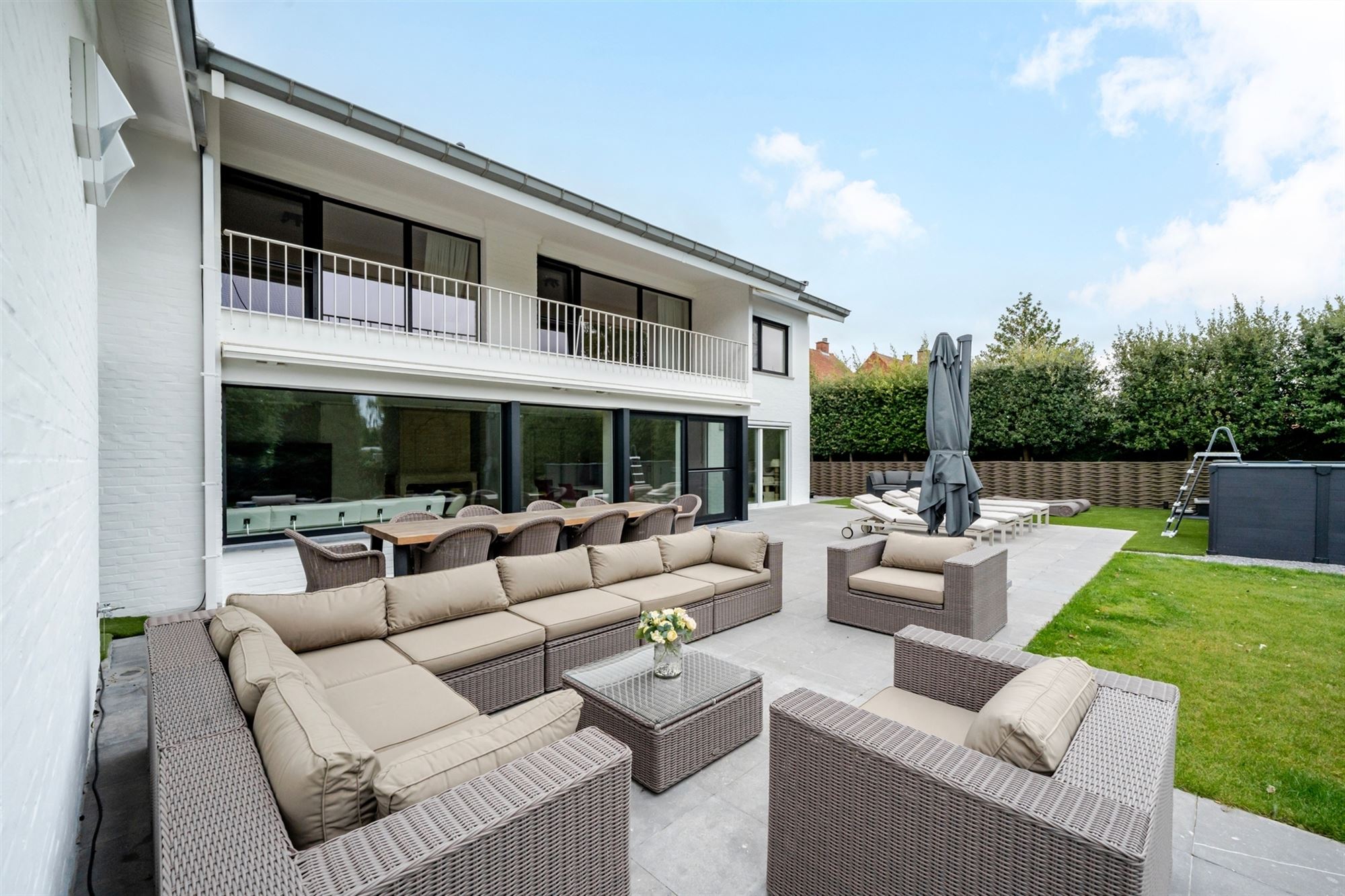 Exclusieve ruime villa op 1.988 m² - ideaal voor wie wonen wil combineren met een zelfstandig beroep - foto 2