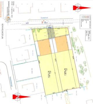 Dit recent verkavelde perceel bevindt zich in de Zuivelstraat te Assenede, een landelijke nieuwe straat waar reeds enkele mooie moderne woningen werden gebouwd. De straat is doodlopend en geniet daardoor van een privaat en veilig karakter en toch is de bereikbaarheid naar o.m. de expresweg en de R4 erg goed. Het perceel zelf is lot 2 van een kleinschalige verkaveling naar 2 loten. Dit lot heeft een straatbreedte van ca. 18m en een gemiddelde diepte van ca. 64,7m. Er dient min. 3m bouwvrije strook naast de woning voorzien te worden, dan rest er een gevelbreedte voor de nieuw te bouwen woning van iets meer dan 11m. De maximale bouwdiepte op het gelijkvloers is 15m, op de verdieping 12m. Dit impliceert dat er bewoonbare oppervlakte van ca.300m2 kan gerealiseerd worden, al dan niet vermeerderd met een kelderverdieping en een extra ruimte onder een hellend dak. Het dak mag variëren van 0° tot 45°. Een bijgebouw van max. 40 vierkante meter in de tuin is eveneens toegelaten. De inrit is een gezamenlijke oprit voor zowel lot 1 als lot 2 zodat beide loten gemakkelijk op en af hun perceel kunnen manoeuvreren. Deze bouwgrond leent zich uitermate goed voor grote gezinnen of voor kopers die op zoek zijn naar veel ruimte voor een mooi architecturaal ontwerp! Meer informatie: 0485/321.842