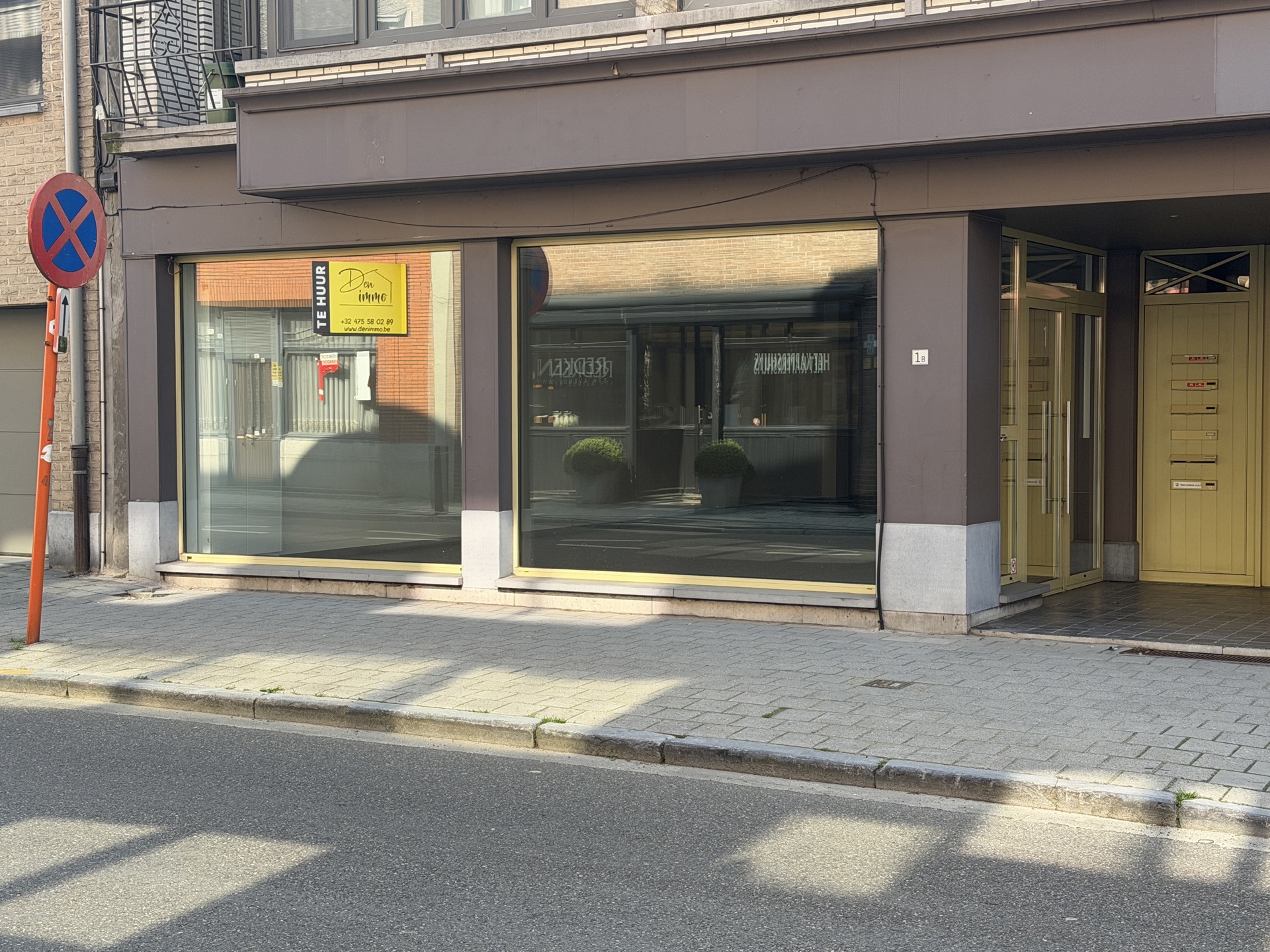 Ruim gelijkvloers handelspand/kantoor te huur in het centrum van Geel - foto 3