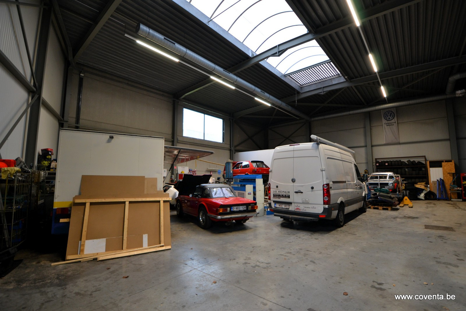 Recent bedrijfsgebouw / magazijn van 775m² met parkeermogelijkheden te Deerlijk. - foto 3