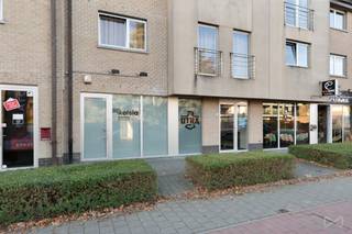 This ready-to-move-in commercial property is strategically located along Tiensesteenweg in Korbeek-Lo and perfectly meets the needs of the...