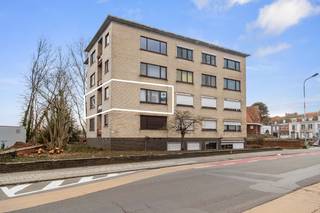 Dit appartement bevindt zich nabij het centrum van Kortrijk, heeft 3 slaapkamers en privatieve parkeermogelijkheden. Het is als volgt...