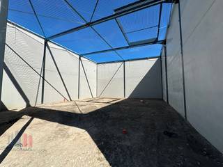 Nieuwbouw KMO-unit te koop met een oppervlakte van 180 m² en 2 privatieve parkeerplaatsen.De lood maakt deel uit van “Apollo”, een gloednieuw...