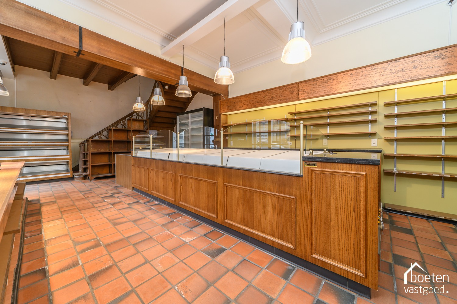 VEURNE: Karaktervol eigendom, type herenwoning, in het bruisende hart van Veurne-centrum, met een waaier van mogelijkheden! - foto 4