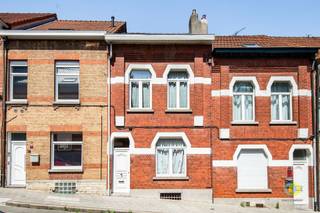 <p><span>The home is located on a quiet street, within walking distance of shops, schools, and public transportation, with easy access to Brussels and the main highways. Through the entryway, we enter the bright living area, which enjoys pleasant natural light thanks to the windows on the front and rear facades. Adjacent to this is the kitchen in the addition, with direct access to the cozy courtyard. On the first floor, you’ll find a particularly spacious bedroom and the bathroom, equipped with a bathtub, sink, and toilet. The second and top floor features two more comfortable bedrooms. From a technical standpoint, this home is also an excellent choice. It is asbestos-free, the electrical system has been certified as compliant through 2028, and thanks to the recently installed boiler and double-glazed PVC windows, the home has a favorable EPC rating. Consequently, there are no renovation requirements or urgent repairs needed. You can move in immediately and then, entirely at your own pace, refresh or decorate the home to suit your personal taste. </span><span> </span></p>