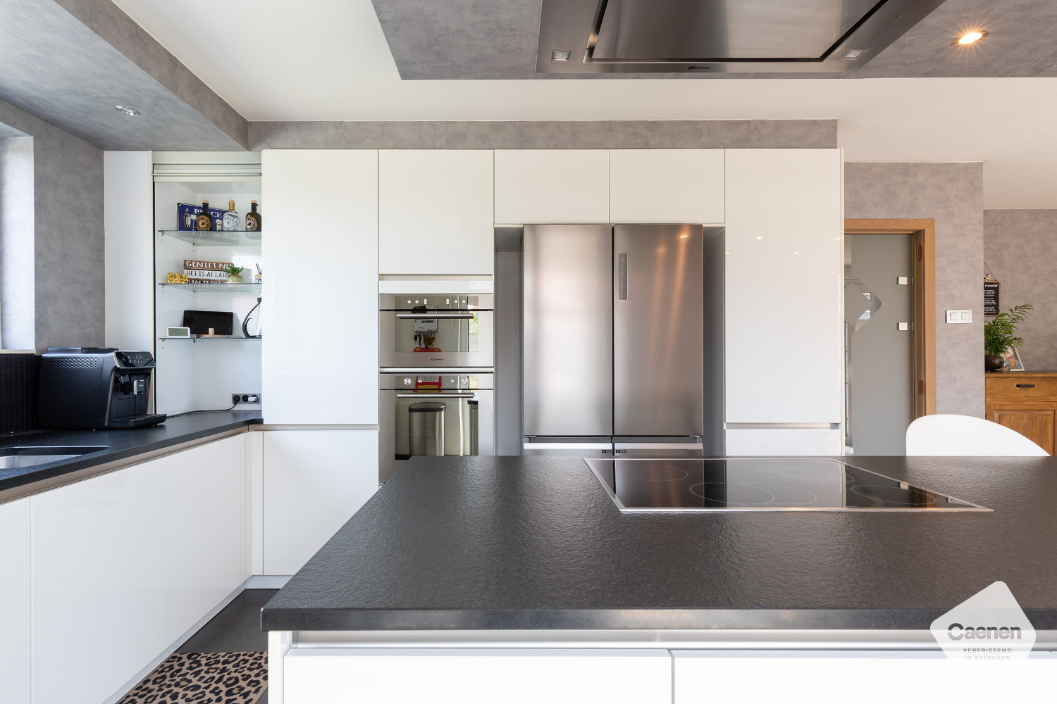 Moderne bungalow met 3 slaapkamers, aangelegde tuin en zwembad. - foto 3