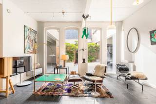 Unieke loft in oud pakhuis – centraal, maar oase van rustDeze echte loft is gelegen in een voormalig pakhuis, zeer centraal maar verrassend rustig...