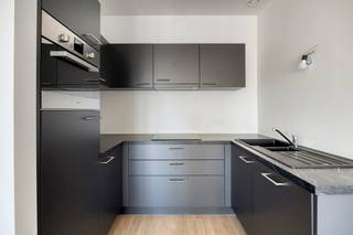 <p>Welkom in het project City Gate Machelen, een mixed woonproject voor zowel bewoning als investering. Met ons mooie aanbod aan kwalitatieve appartementen, geniet u van toegankelijke instapprijzen en een groot marktpotentieel in een toekomstbuurt aan de rand van Brussel. Dankzij de nabijheid van het openbaar vervoer en dichtbijgelegen stations is Machelen één van de toppers op vlak van bereikbaarheid voor pendelaars. En ook automobilisten die dagelijks richting Brussel trekken, zitten hier goed. Machelen heeft een vlotte ontsluiting richting de Brusselse Ring en wordt doorkruist door talrijke andere invalswegen. Steden zoals Brussel, Mechelen, Antwerpen, Vilvoorde en Leuven zijn zo vlot bereikbaar. City Gate omvat een uniek en divers aanbod, van betaalbare appartementen tot ruime penthouses. Deze appartementen zijn volledig instapklaar tegen de akte. In uw appartement geniet u van het nodige comfort, ook in de keuken en badkamer. City Gate zorgt zo voor een instapklare woonst waar u zich meteen thuis voelt. Komt u hierzelf wonen dan kan u onder bepaalde voorwaarden genieten van 6 % btw in plaats van 21 %. Ook investeerders vinden hier een gamma aan appartementen met onmiddellijk rendement! </p><p>Intereresse? Neem dan snel contact op voor een afspraak in onze modelappartementen. Het kantoor van Altro Brussel is gelegen in dit nieuwbouwproject.</p>