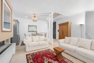 Deze ruime en energiezuinige bel-étage woning is centraal gelegen in het hart van Heist en biedt een uitzonderlijke combinatie van ruimte, comfort...