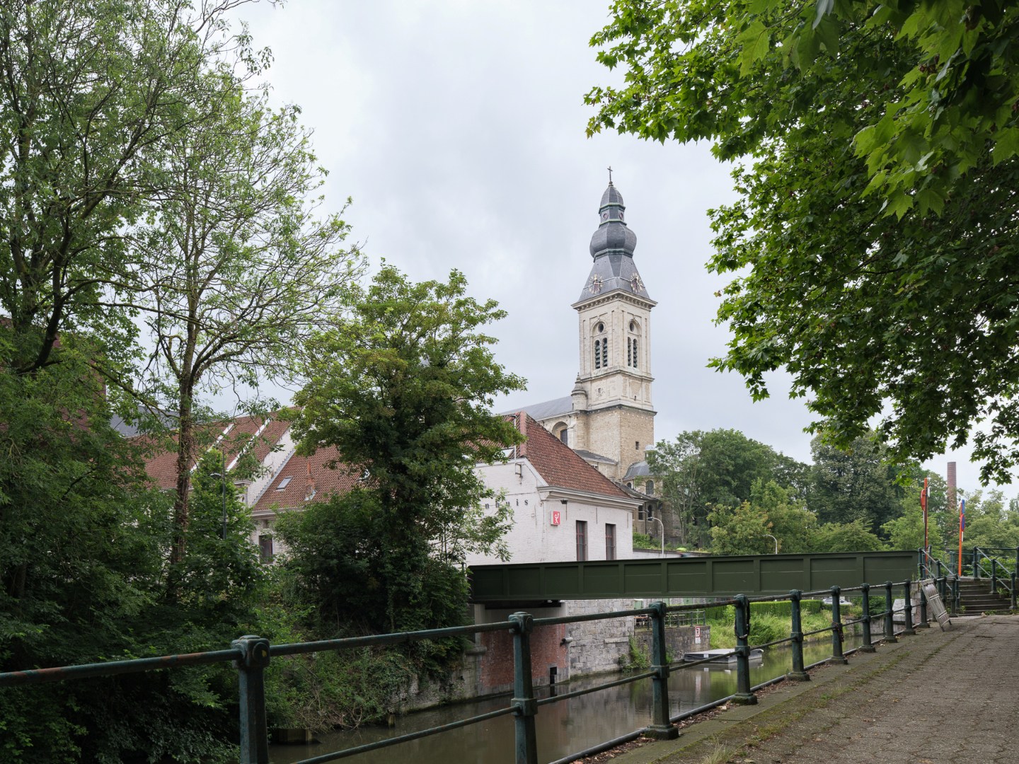 Studio idéalement situé avec coin nuit près du DECASCOOP - photo 2