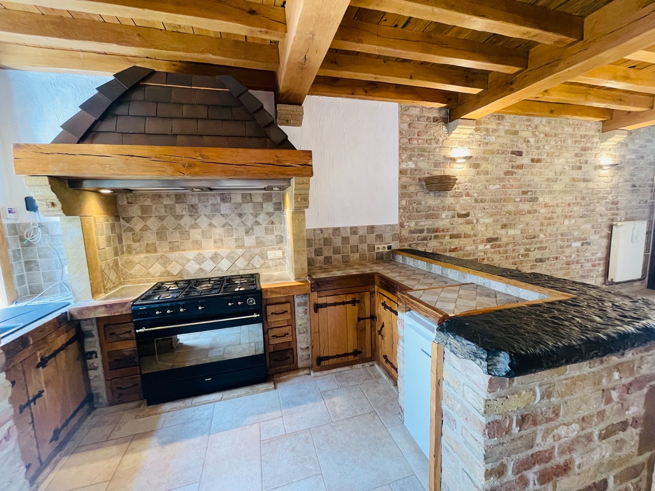 Brugge centrum, in charmante rustige straat, NETTE KARAKTERVOLLE KNUSSE STADSWONING met patio en 2 ruime slaapkamers - foto 3