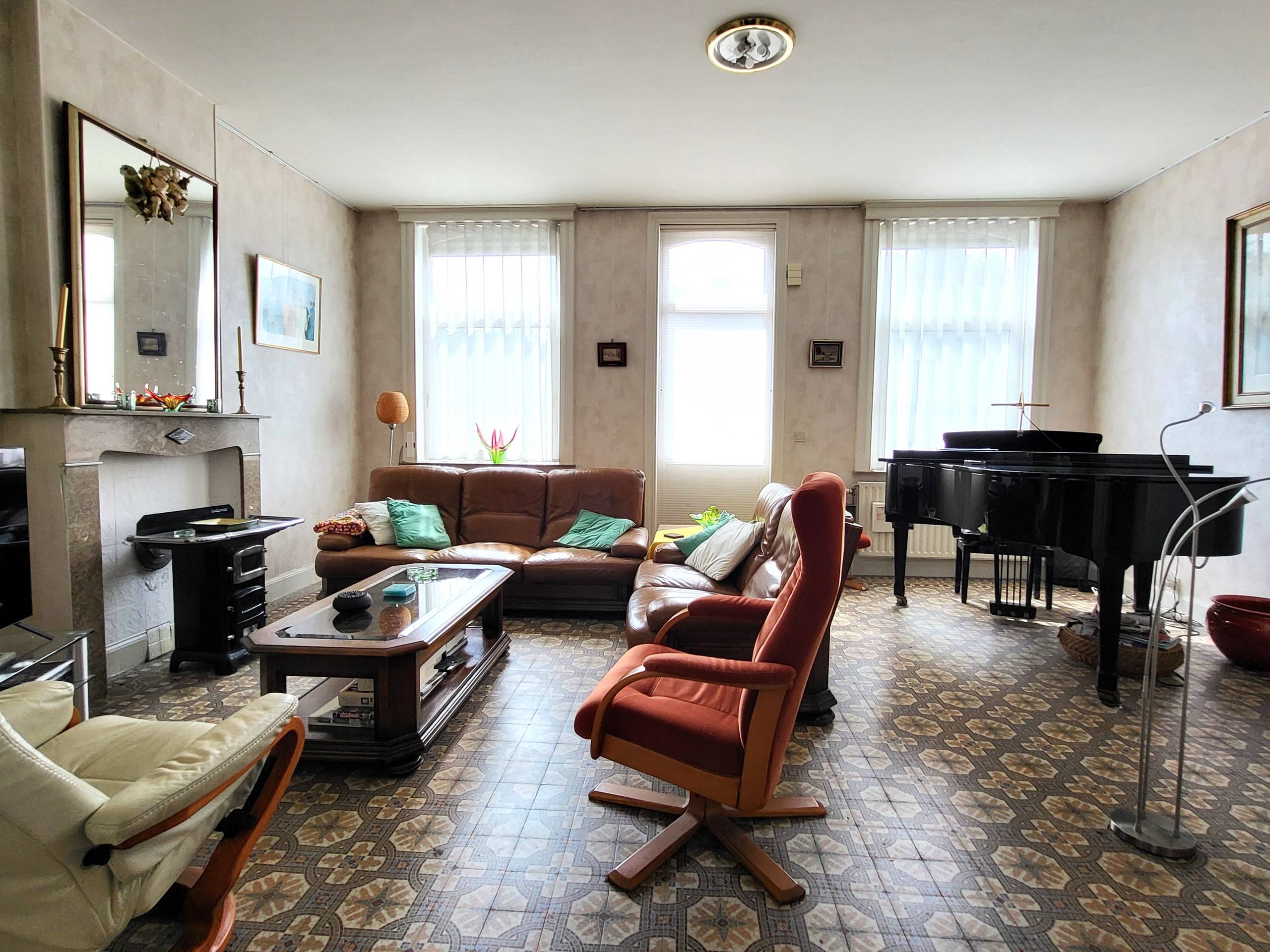 Prachtig dorpswoning / hoeve op 1246m² met stallingen en aanpalend bouwgrond. - foto 5