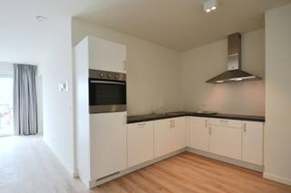 Deze éénkamerige assistentieflat biedt een warme thuis in alle comfort. De flat bestaat uit een woonkamer met open keuken, een vestiaire,...