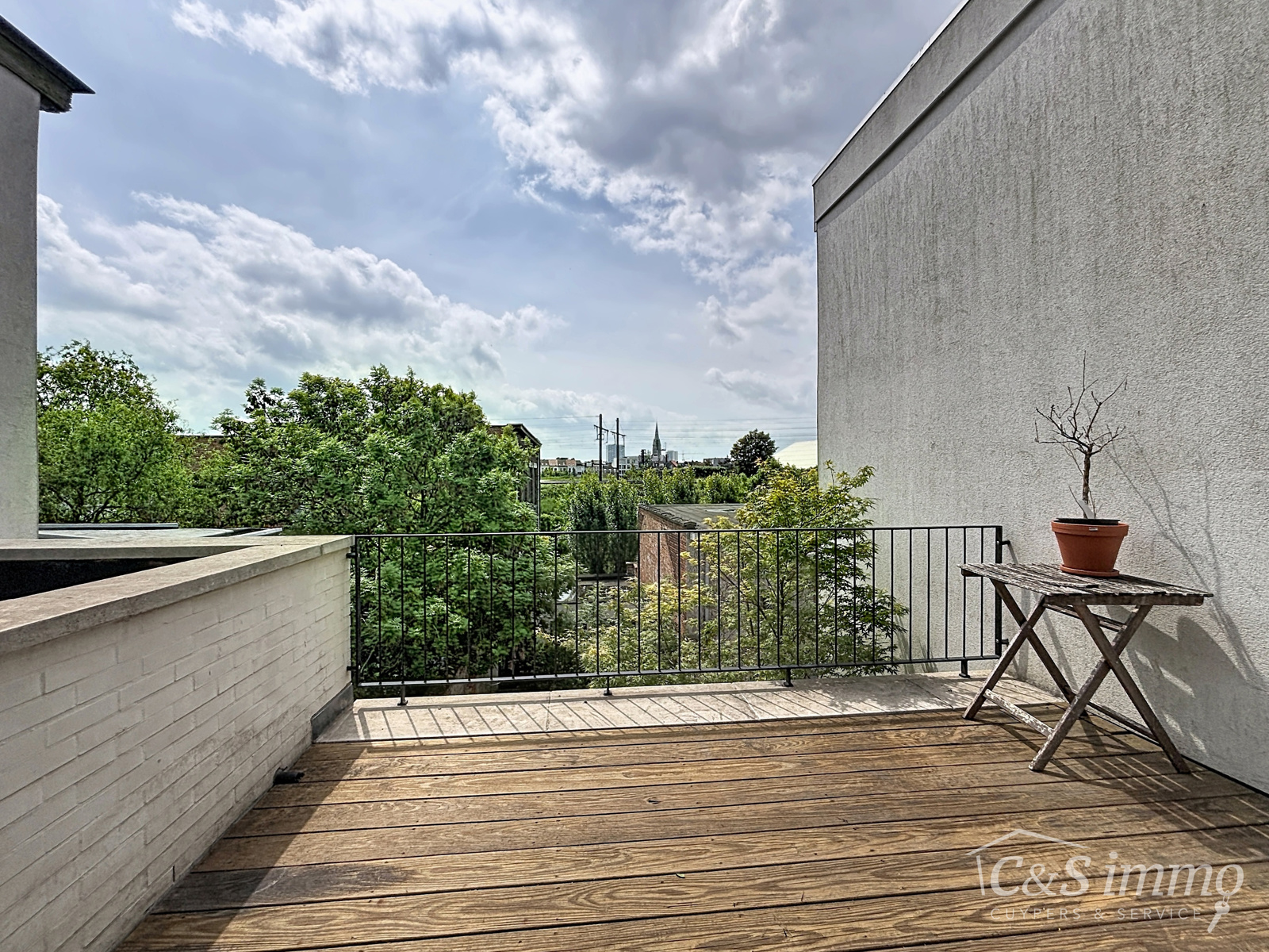 Gerenoveerd appartement met terras - foto 5