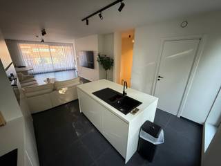 Dit recent duplexappartement in een klein gebouw in het centrum van Strombeek-Bever bevat op de gelijkvloerse verdieping: 2 slaapkamers (12m² en...