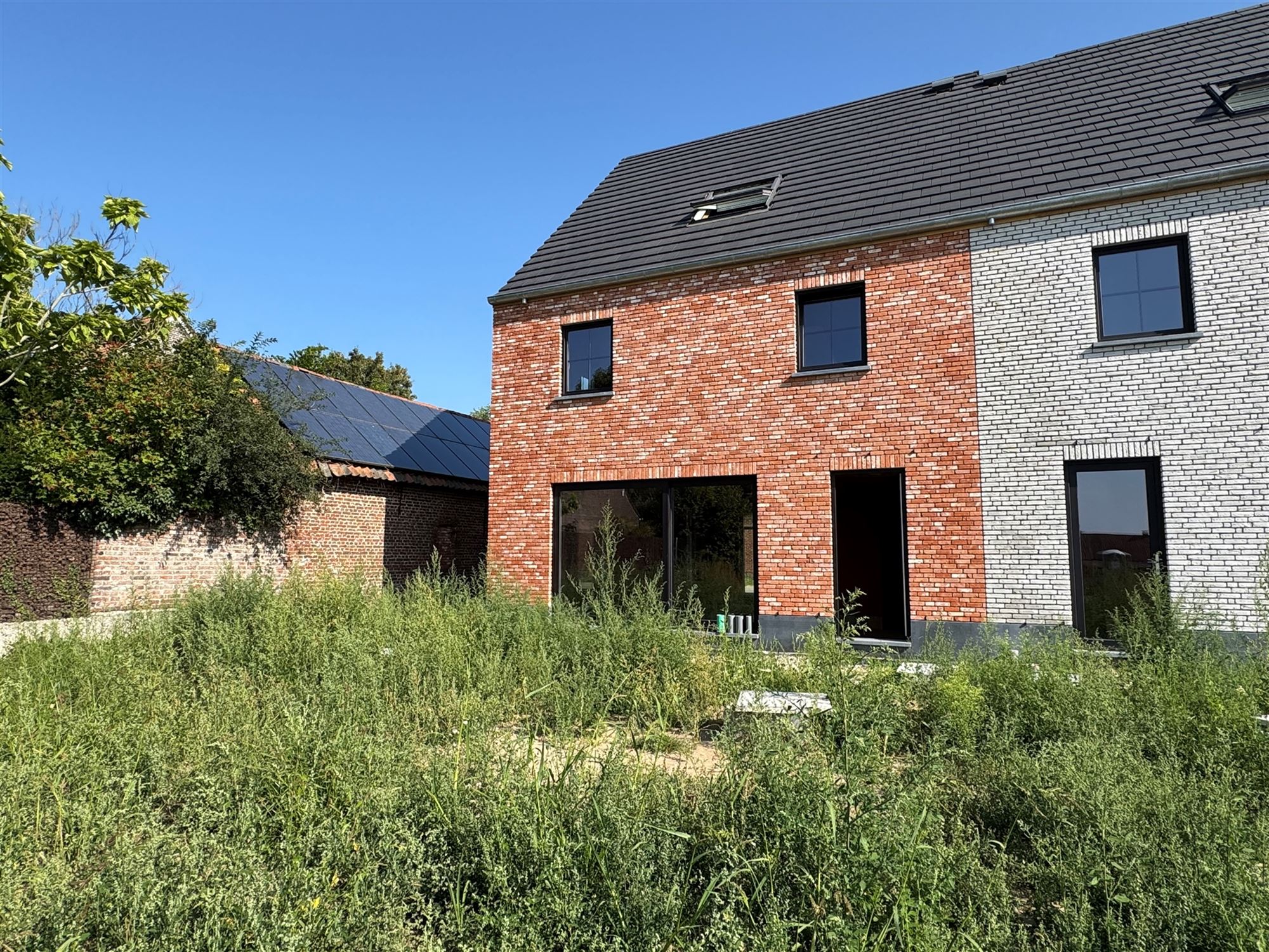 Ruime nieuwbouwwoning met 4 slaapkamers en carport te koop! - foto 2