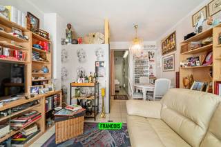Dit zorgvuldig studio-appartement bevindt zich pal in het centrum van Oostende. Om de hoek bevinden zich de zeedijk, talloze horeca-etablissementen...