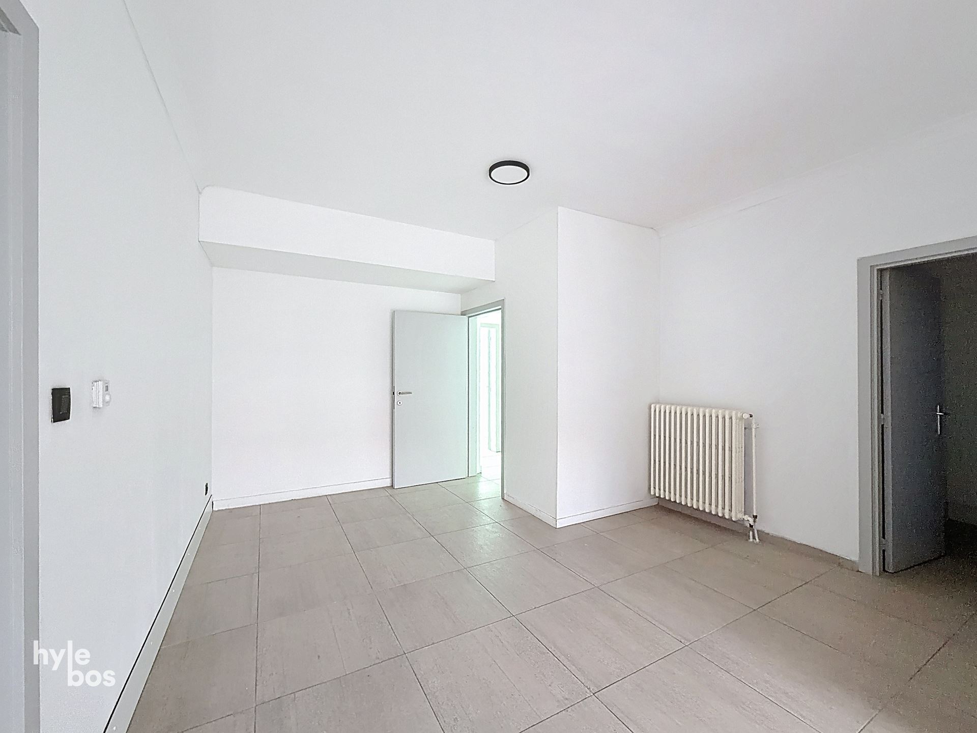 Uitzonderlijk groot gelijkvloers appartement met stadstuin en garage - foto 3