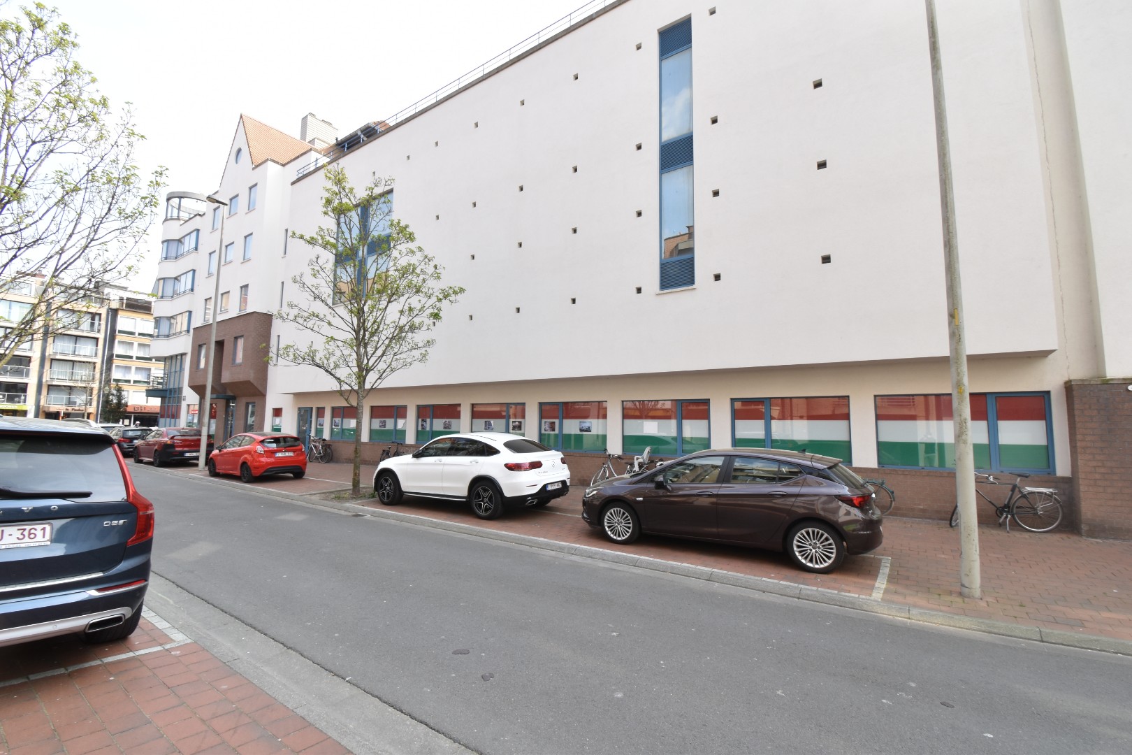 Autostaanplaats te koop vlakbij de Lippenslaan. - photo 2