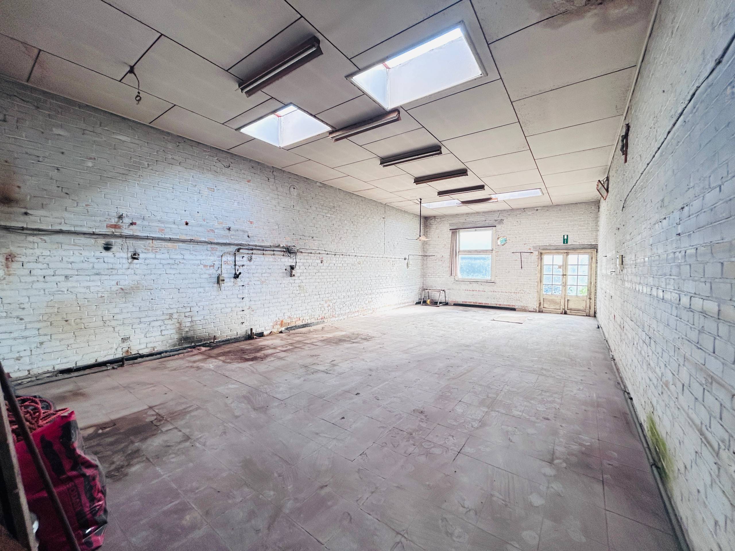 Ruim handelspand van 420m² + woonst - foto 5
