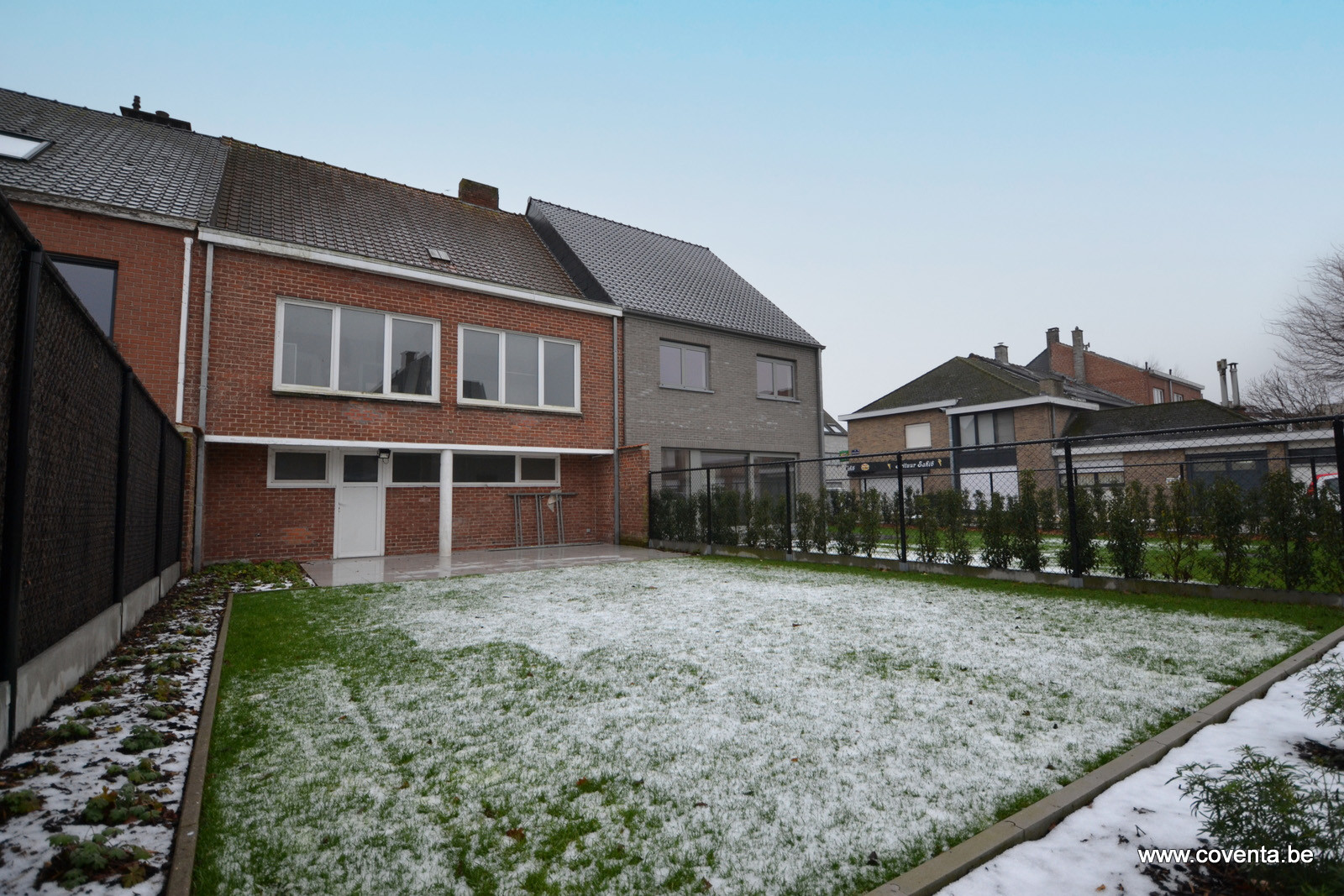 Vernieuwde woning met 2 slaapkamers en garage te huur in Izegem - foto 2
