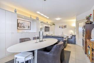 Layout: Floor 1 (accessible by lift or stairs):- entrance hall- guest toilet with hand washer- living and dining room (approx. 28m²)- first...