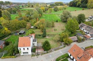Uniek gelegen af te breken woning van 4000m2, aan de voet van de Koppenberg.
Prachtige zichten rondom.
Deze bouwgrond is een unieke kans voor wie op zoek is naar rust, natuur, en prachtige zichten, en dit aan de voet van de Koppenberg.
Enorm veel potentieel, op een TOPLOCATIE.