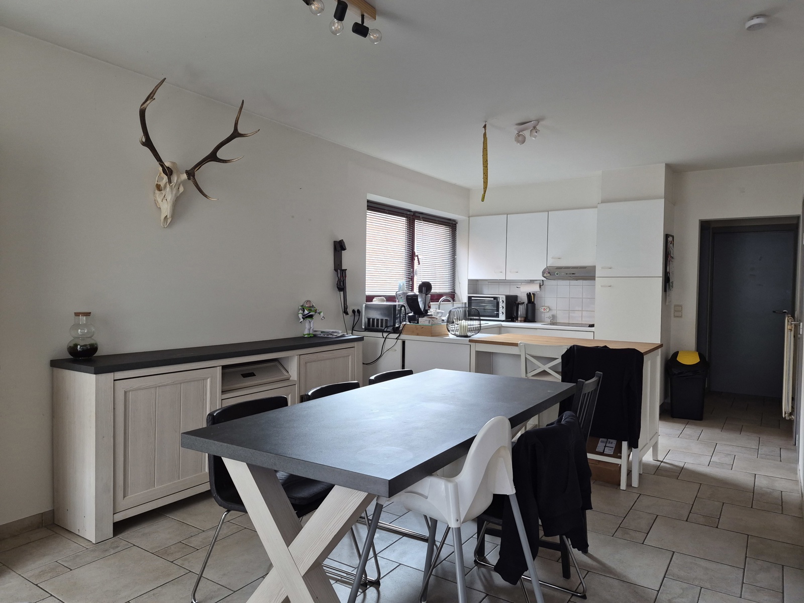 Gelijkvloers appartement met 2 slaapkamers en carport. - foto 2