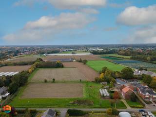 Op een uitstekende locatie te Putte (Peulis) bevindt zich deze te renoveren woning met 5 slaapkamers, garage en aanhorigheden op een...