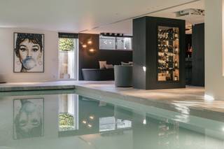 Centraal gelegen tussen Waregem en Oudenaarde en toch kalm gelegen in de kern van Moregem, heeft deze woning alles om uw ideale droomwoning te...