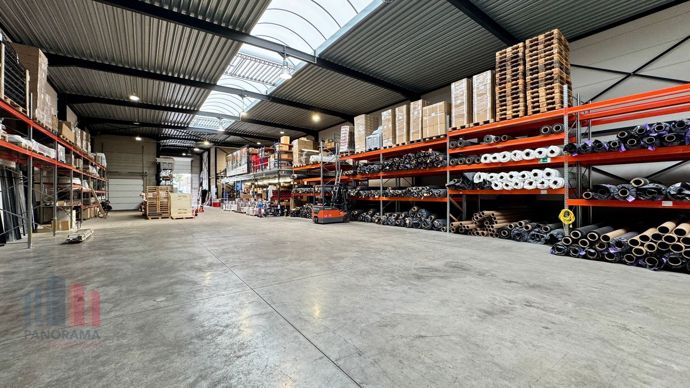 1.030 m² magazijn met laadkade en 130 m² kantoren te huur op toplocatie in Mechelen! - foto 3