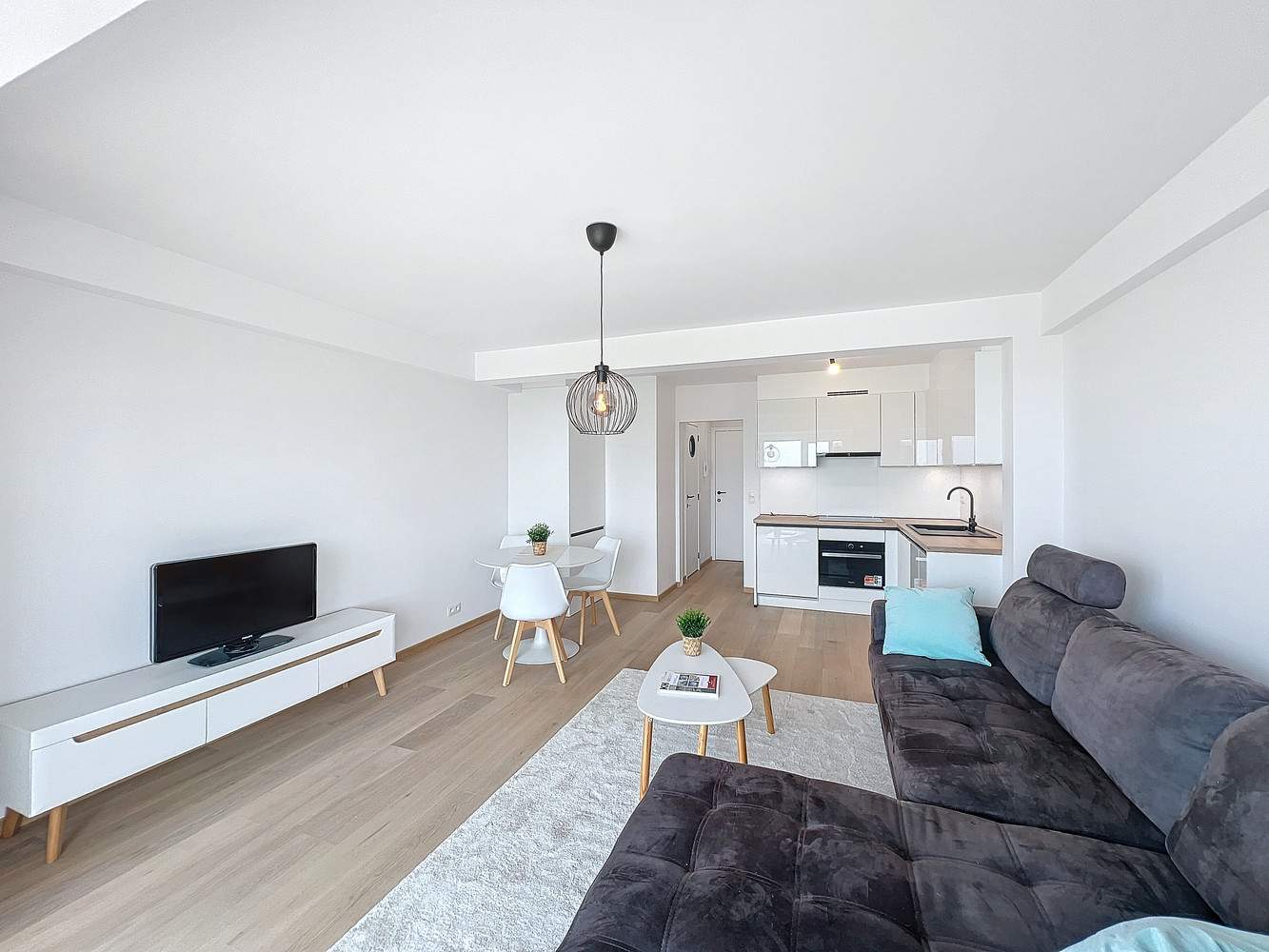 Volledig gerenoveerd 1-slaapkamer appartement met frontaal zeezicht - foto 4