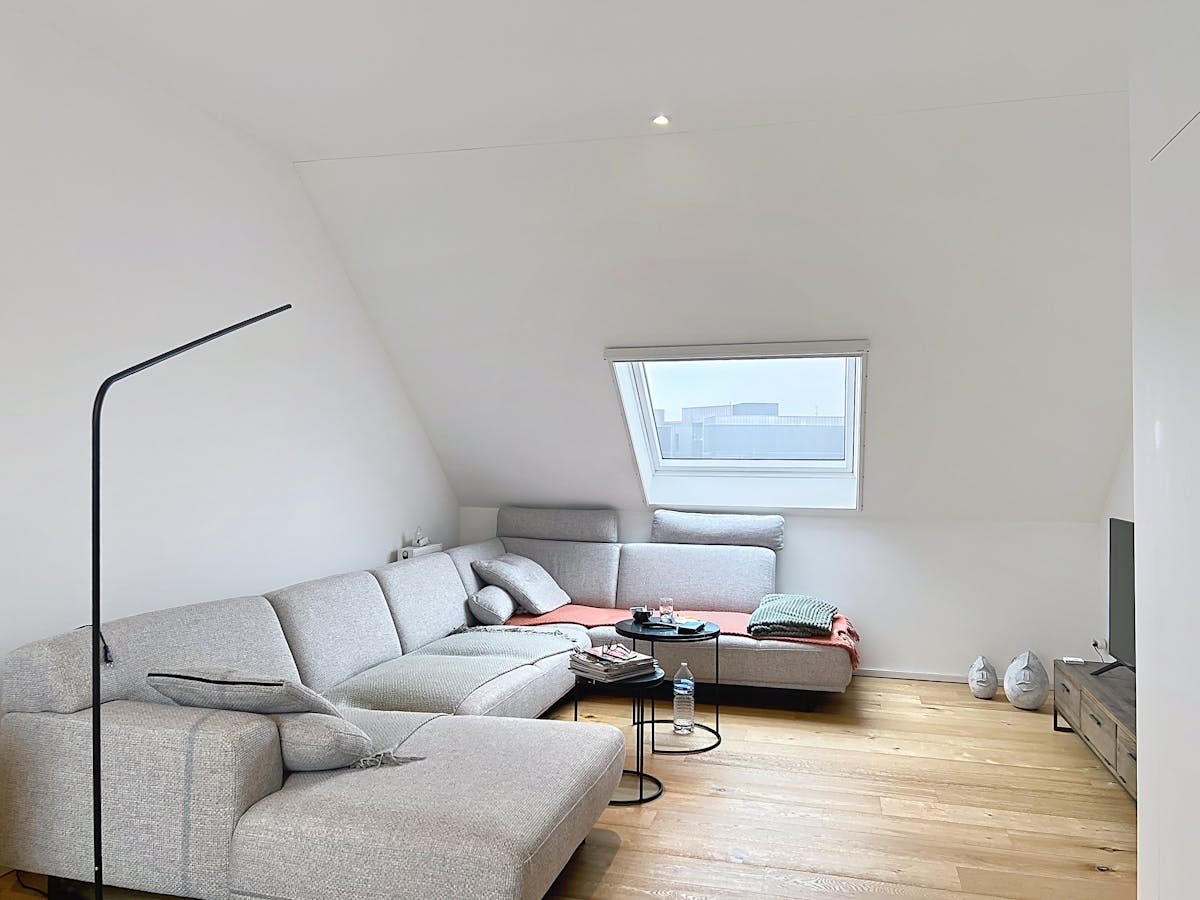 Woning met 2 slaapkamers en ruim terras te Roeselare. - foto 4