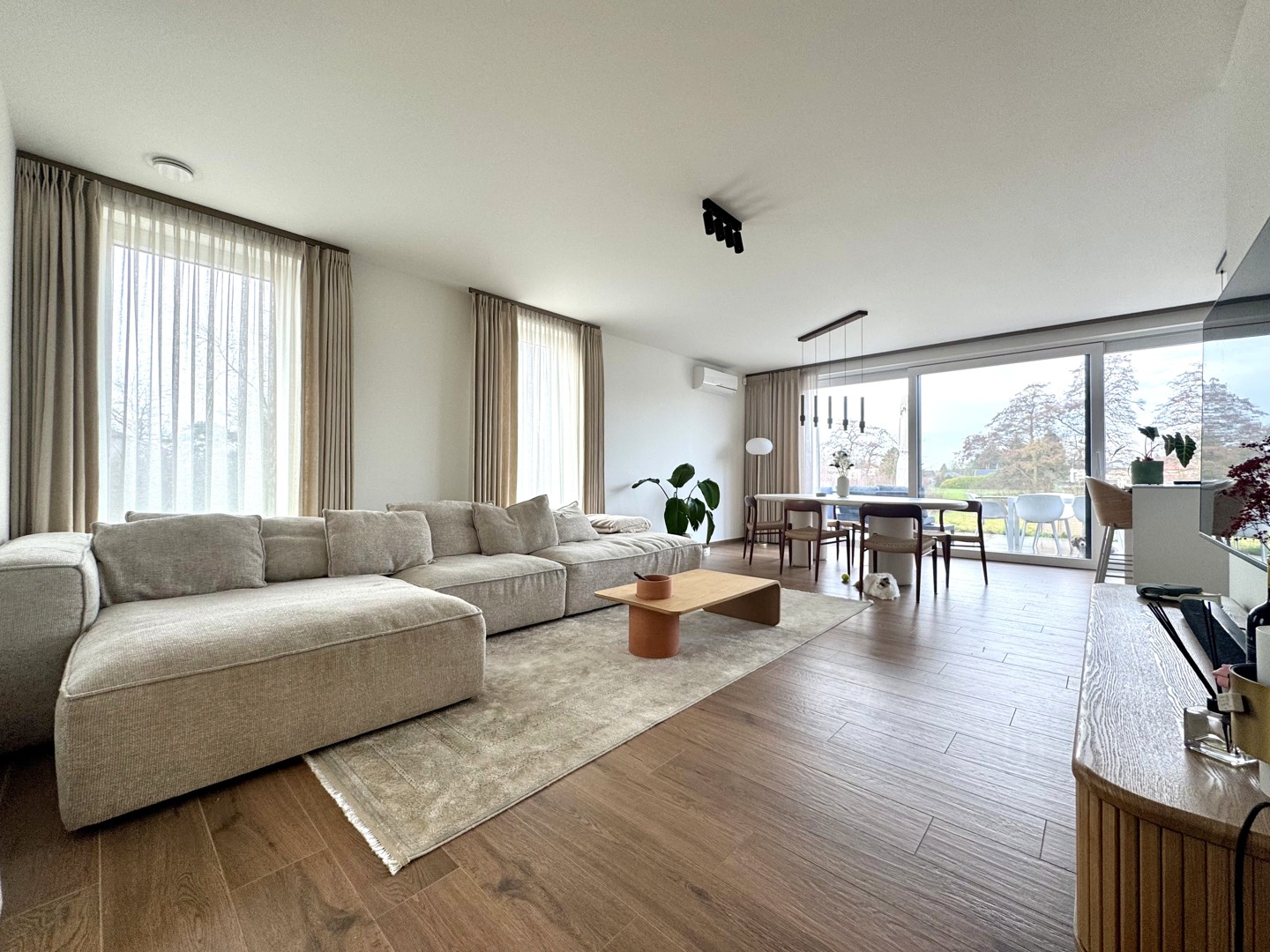 Luxe gelijkvloers appartement met 2 slaapkamers én tuin te huur - foto 3