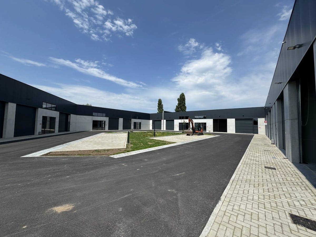 Last 3 SME units for sale in De Rick business park in Zwevezele - photo 4