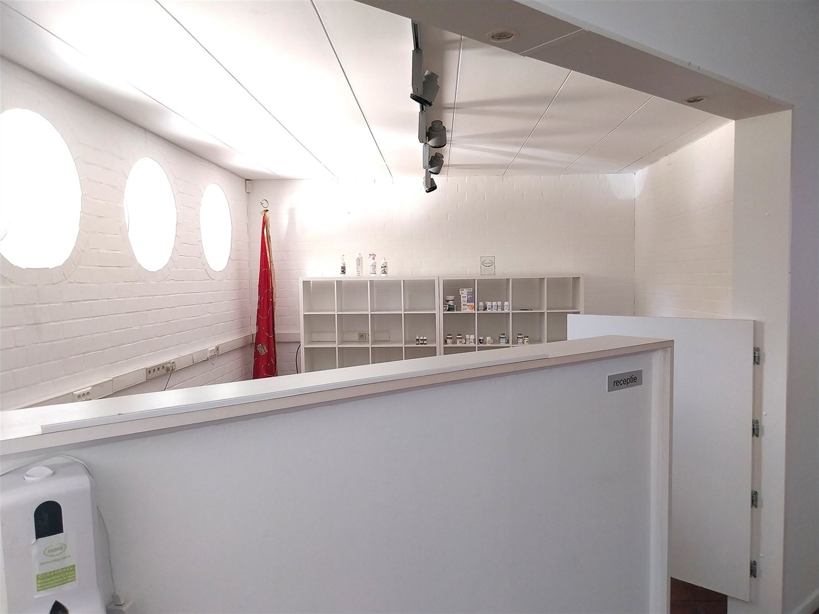 TE HUUR: Multifunctioneel gebouw op het industrieterrein van Beringen! - foto 5