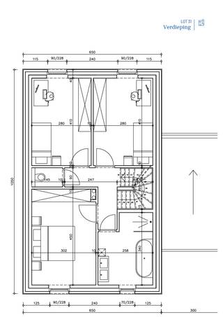 Ontdek de charme van deze energiezuinige E30 nieuwbouwwoning in het hart van Evergem – een waar pareltje onder de woningen! Genesteld op een mooi perceel van 287m2, met een oostelijke oriëntatie, wordt deze woning volledig afgestemd op jouw wensen en behoeften. De woning onderscheidt zich door een doordachte indeling op het gelijkvloers met een ruime inkom voorzien van mogelijkheden voor een grote vestiairekast en een gastentoilet. Daarnaast biedt het gelijkvloers een open keuken en een leefruimte met natuurlijk licht evenals een handige grote wasplaats. De eerste verdieping verwelkomt je met 3 slaapkamers, een badkamer compleet met zowel een bad als een douche en een apart toilet en voorzien van een vaste trap naar de de zolder. Deze tot in de puntjes afgewerkte woning straalt praktisch comfort uit. Benieuwd en klaar om je droomhuis te ontdekken? Aarzel niet en neem contact met Ewout via 0497 588 888 of contact@huysmanbouw.be