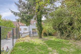 **Investeren nabij Gasthuisberg**Op een steenworp van het centrum van Leuven kan je dit opbrengstpand met 2 vernieuwde studio's terugvinden. We...