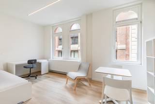 Enkel voor studenten!Deze mooie studio is gelegen op de 2de verdieping (voorzijde) van een charmant herenhuis.De studio is standaard bemeubeld en...
