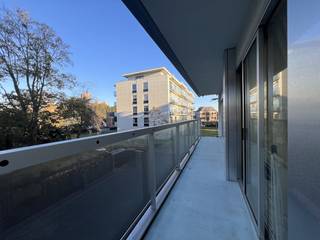 Appartement prêt à emménager à vendre dans un emplacement privilégié près du centre de Bruges, à quelques pas des transports en commun, des...