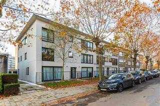 Gezellig en lichtrijk 2 slaapkamer appartement met terras)Een prachtig 2-slaapkamer appartement welke recent gerenoveerd is eind 2022 met een...
