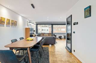 Deze instapklare en energiezuinige woning is uitstekend gelegen, met directe verbindingen naar alle belangrijke in- en uitvalswegen. Dankzij...