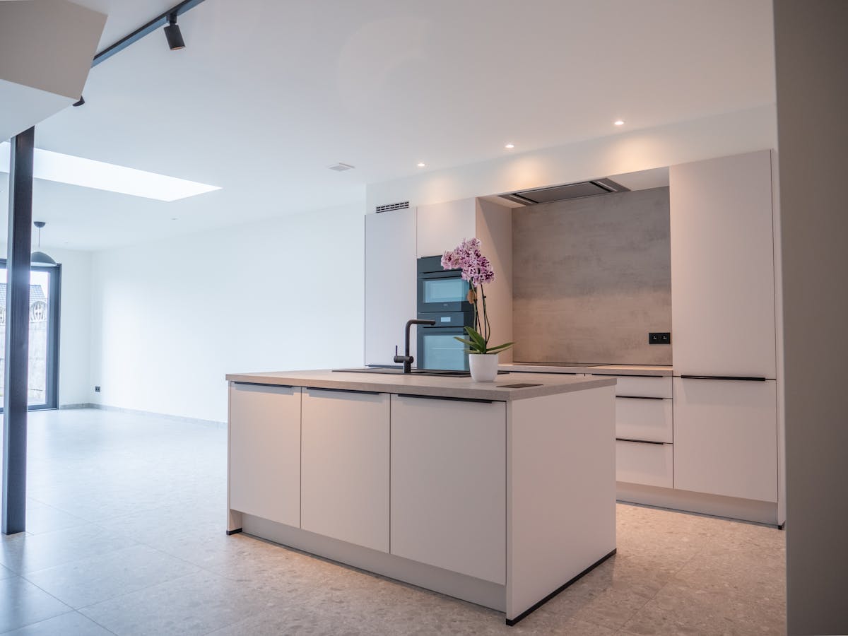 Recente woning met 3 kamers, tuin en carport in Poperigne - foto 4