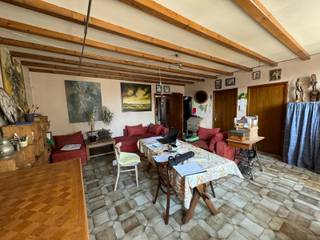 Immo Pické biedt U dit gunstig gelegen appartement (in centrum van Lembeek) op de tweede verdieping aan bestaande uit een woonkamer, een nachthal,...