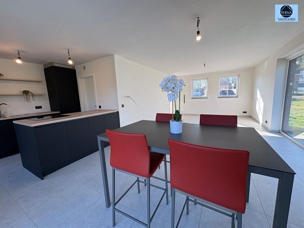  HALFOPEN NIEUWBOUWWONING MET 3 SLAAPKAMERS EN TUIN - foto 5